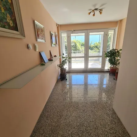 Marina Bay Mamaia-sat Apartamento