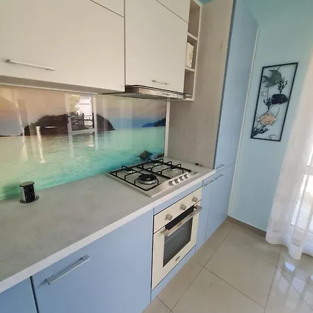 Marina Bay Mamaia-sat Apartment *