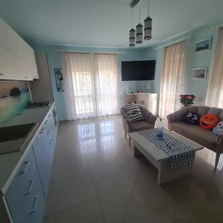 Marina Bay Mamaia-sat Apartment *